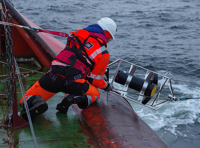 Thiết bị đo dòng chảy sử dụng cho quan trắc sóng, dòng chảy & mực nước để điều hành luồng hàng hải. Thiết bị đo dòng chảy sử dụng cho quan trắc sóng, dòng chảy & mực nước để điều hành luồng hàng hải.