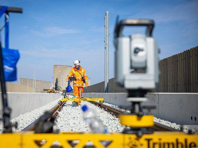 Đất Hợp cung cấp giải pháp Trimble GEDO cho đo đạc, thi công và quan trắc đường sắt. Đất Hợp cung cấp giải pháp Trimble GEDO cho đo đạc, thi công và quan trắc đường sắt.