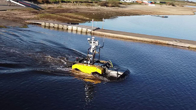 Thiết bị INS hỗ trợ tàu khảo sát thủy văn giữ đúng hải trình. Thiết bị INS hỗ trợ tàu khảo sát thủy văn giữ đúng hải trình.